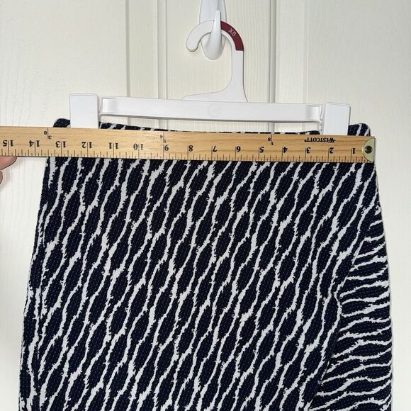 Ann Taylor Loft Women's Tulip Mini Skirt XS Navy White Geometric Pattern Casual - Picture 6 of 8